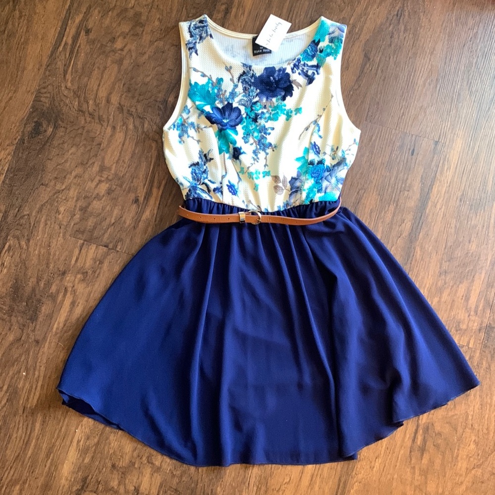 Short sleeve navy floral dress